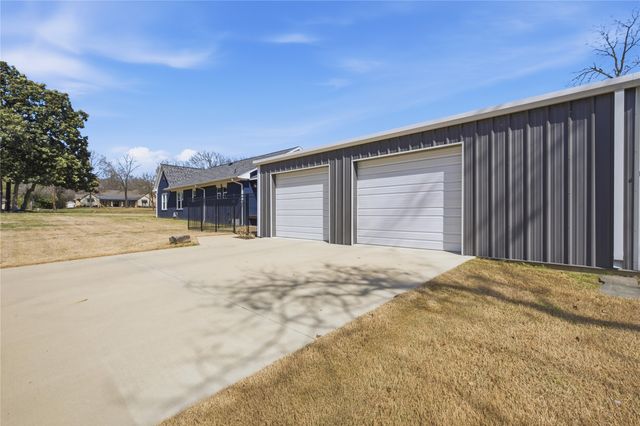 904 E College Street, Athens, TX 75751