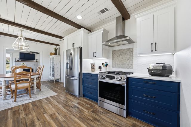 904 E College Street, Athens, TX 75751