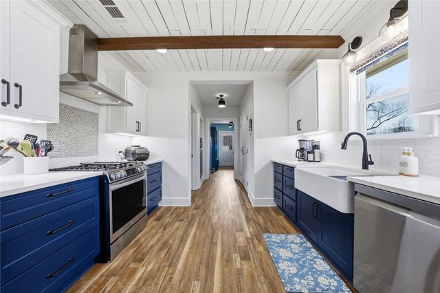 904 E College Street, Athens, TX 75751