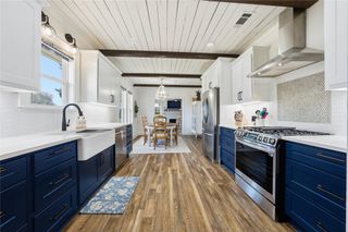 904 E College Street, Athens, TX 75751