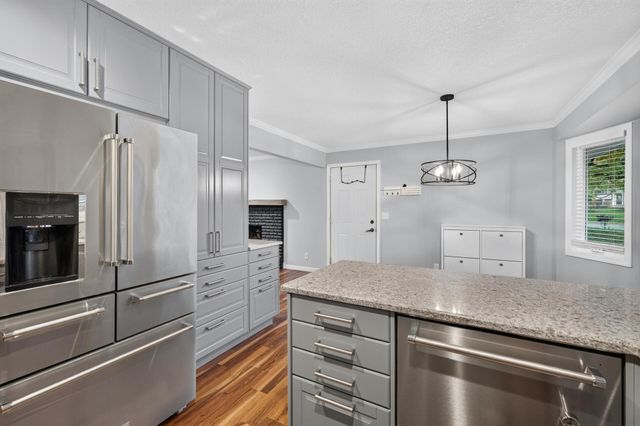 13615 Pleasant Lane, Burnsville, MN 55337