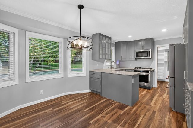 13615 Pleasant Lane, Burnsville, MN 55337
