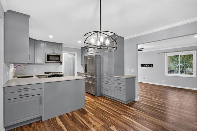 13615 Pleasant Lane, Burnsville, MN 55337