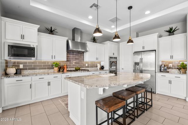 2948 E CREST Lane, Phoenix, AZ 85050