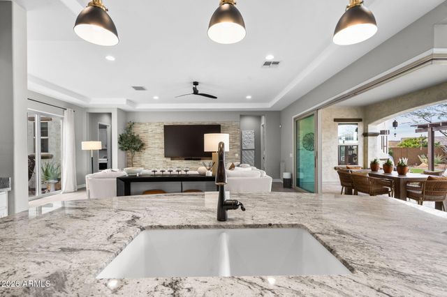 2948 E CREST Lane, Phoenix, AZ 85050