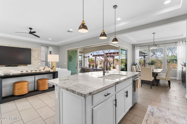 2948 E CREST Lane, Phoenix, AZ 85050