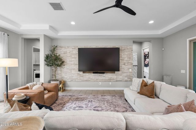 2948 E CREST Lane, Phoenix, AZ 85050