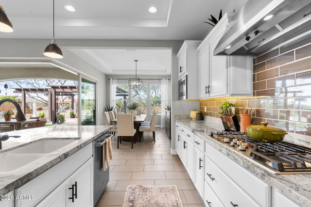 2948 E CREST Lane, Phoenix, AZ 85050