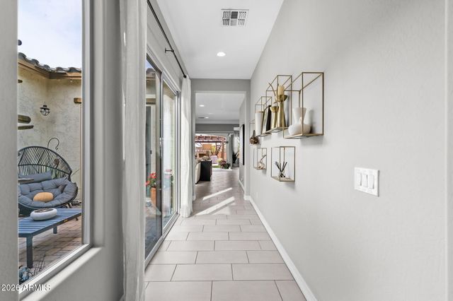 2948 E CREST Lane, Phoenix, AZ 85050