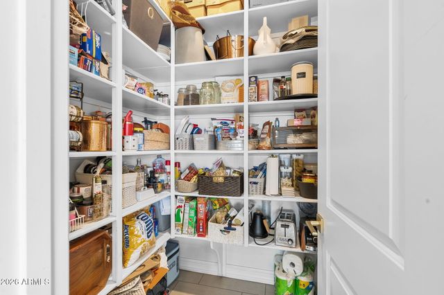 2948 E CREST Lane, Phoenix, AZ 85050