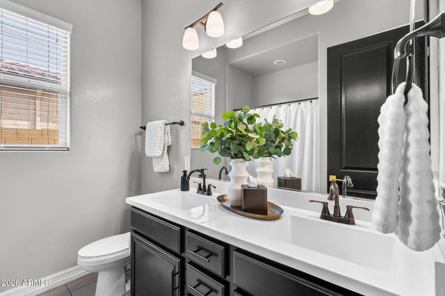 2948 E CREST Lane, Phoenix, AZ 85050