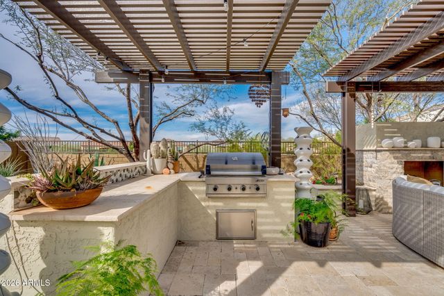 2948 E CREST Lane, Phoenix, AZ 85050