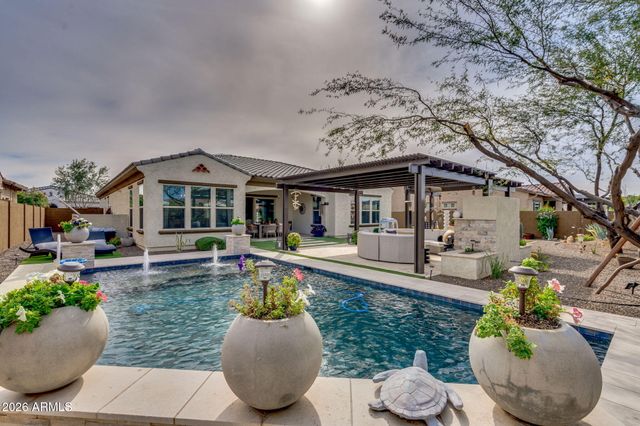 2948 E CREST Lane, Phoenix, AZ 85050