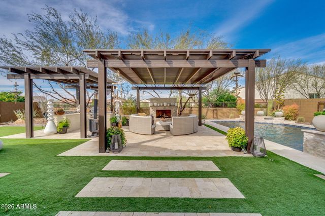 2948 E CREST Lane, Phoenix, AZ 85050