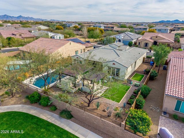 2948 E CREST Lane, Phoenix, AZ 85050