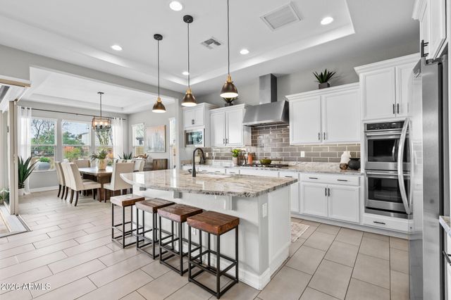 2948 E CREST Lane, Phoenix, AZ 85050