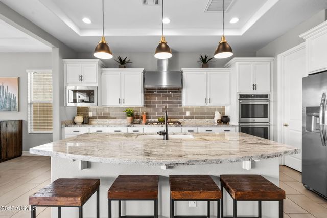 2948 E CREST Lane, Phoenix, AZ 85050