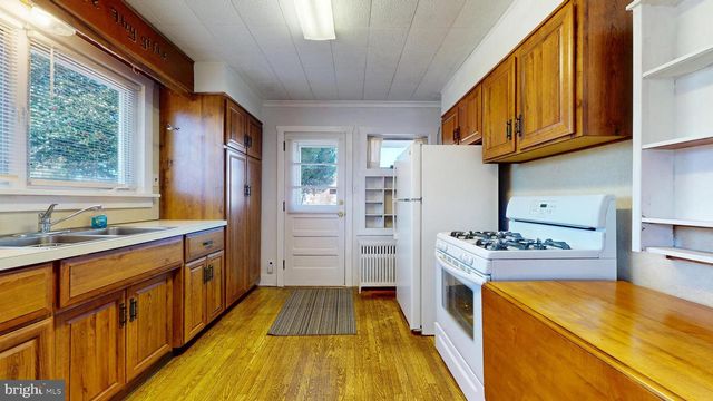 201 ST LOUIS AVE, Egg Harbor City, NJ 08215