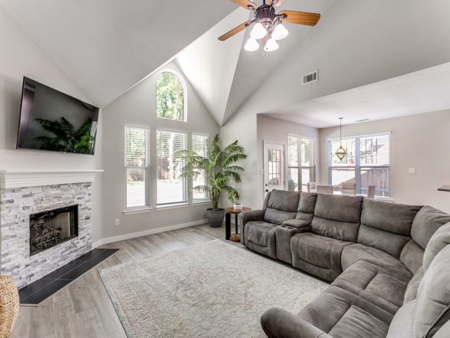 3905 Park Wood Dr Drive, Corinth, TX 76208