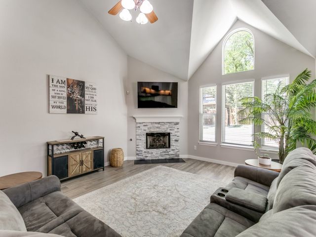 3905 Park Wood Dr Drive, Corinth, TX 76208