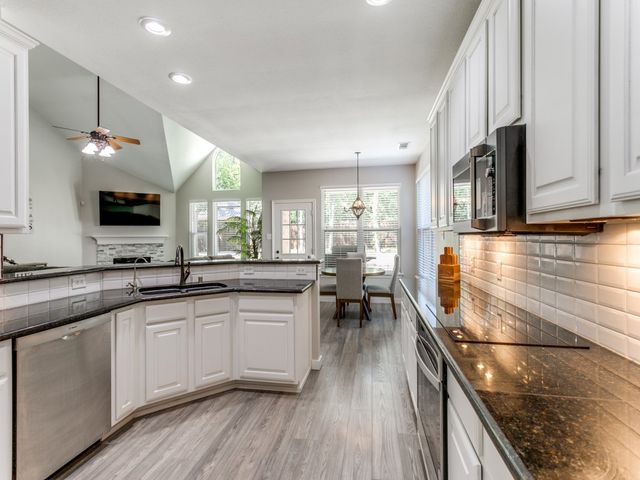 3905 Park Wood Dr Drive, Corinth, TX 76208