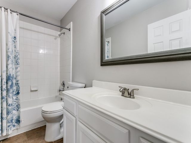 3905 Park Wood Dr Drive, Corinth, TX 76208