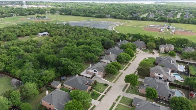 3905 Park Wood Dr Drive, Corinth, TX 76208