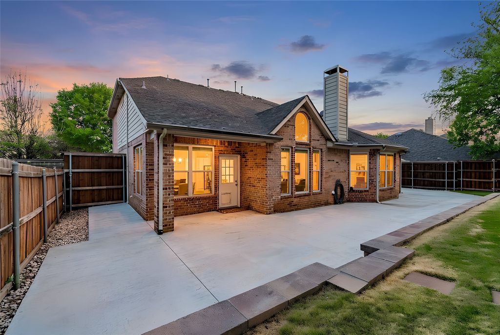 3905 Park Wood Dr Drive, Corinth, TX 76208