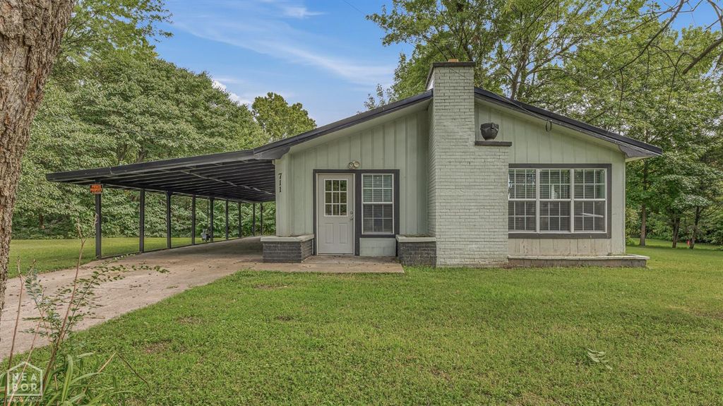 711 E Walnut Street, Paragould, AR 72450