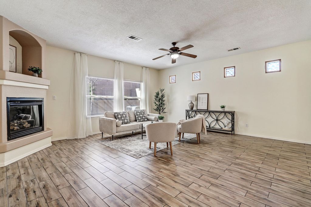 Image 10 of property listing at 9419 Ashfall Place NW, Albuquerque, NM 87120