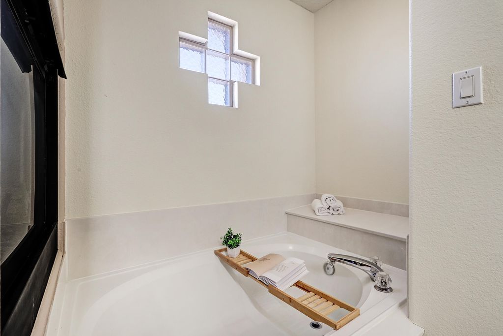 Image 23 of property listing at 9419 Ashfall Place NW, Albuquerque, NM 87120