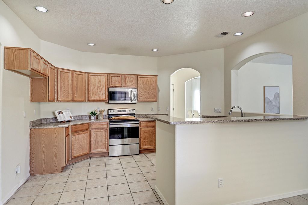 Image 3 of property listing at 9419 Ashfall Place NW, Albuquerque, NM 87120