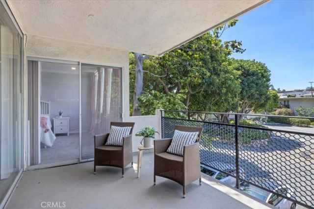 289 S Barrington Avenue A203, Los Angeles, CA 90049