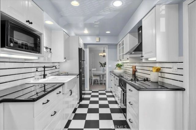 289 S Barrington Avenue A203, Los Angeles, CA 90049