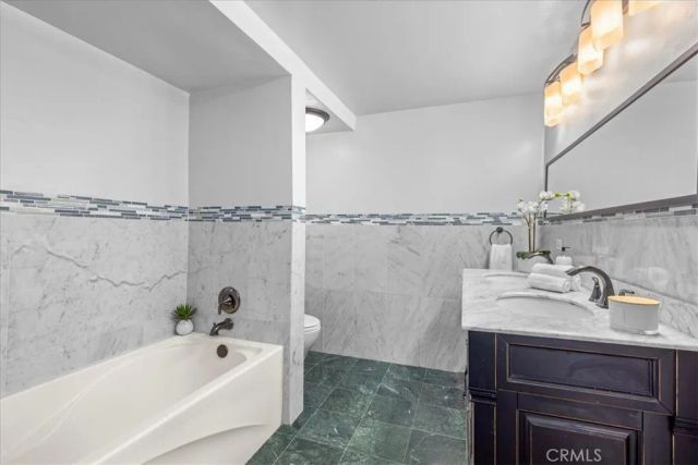 289 S Barrington Avenue A203, Los Angeles, CA 90049