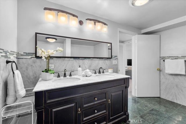 289 S Barrington Avenue A203, Los Angeles, CA 90049