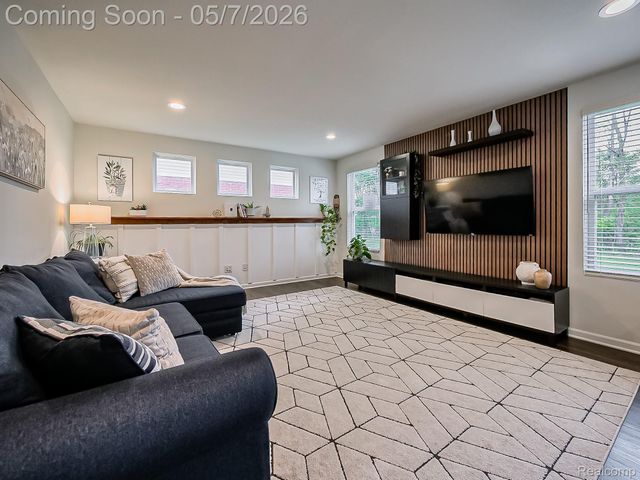 8640 Quincy Drive, Westland, MI 48185