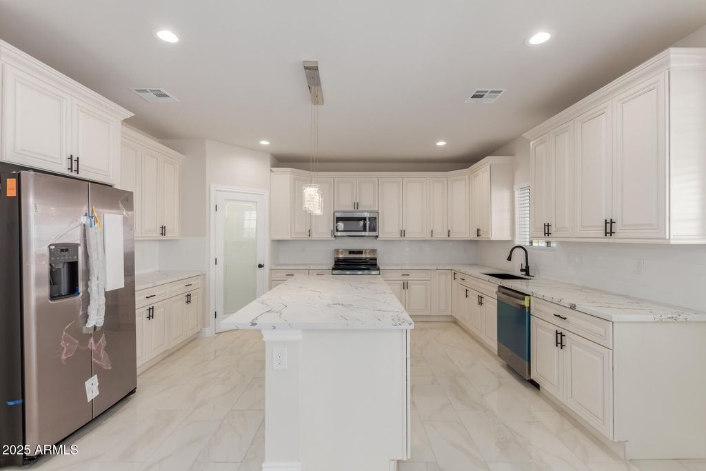 Image 10 of property listing at 5415 S 360TH Avenue, Tonopah, AZ 85354