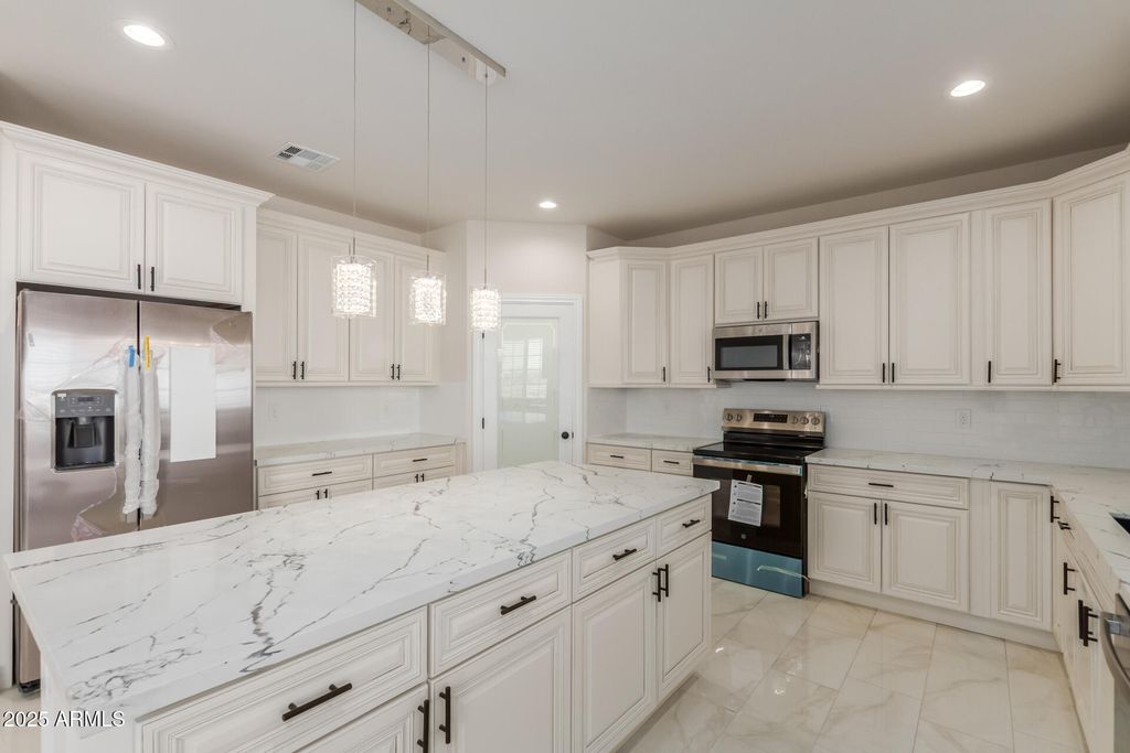 Image 13 of property listing at 5415 S 360TH Avenue, Tonopah, AZ 85354