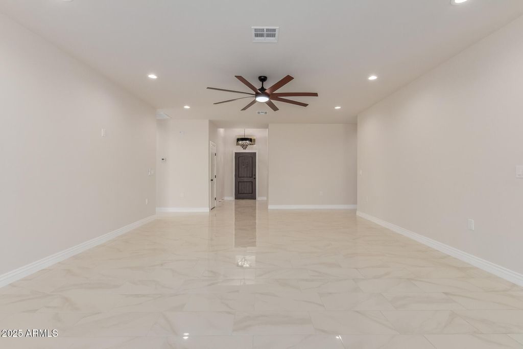 Image 8 of property listing at 5415 S 360TH Avenue, Tonopah, AZ 85354