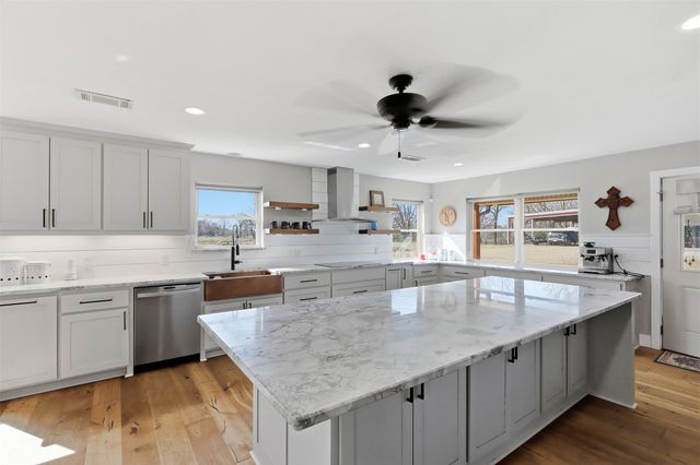 397 Rs County Road 4452, Point, TX 75472