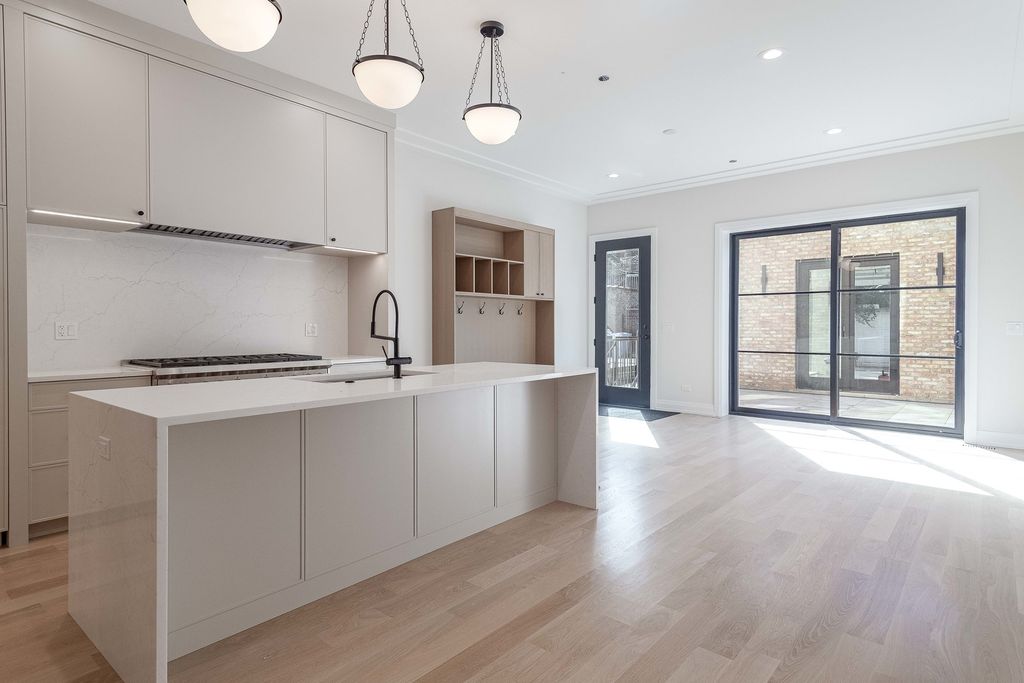 1625 W Julian Street, Chicago, IL 60622 — photo 2
