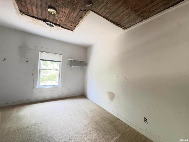 400 S OAKLAND Avenue, Carbondale, IL 62901