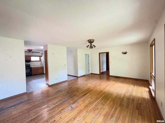 400 S OAKLAND Avenue, Carbondale, IL 62901