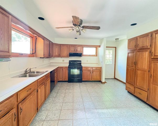 400 S OAKLAND Avenue, Carbondale, IL 62901