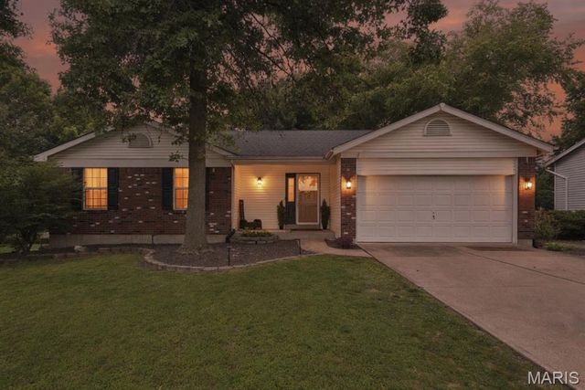 207 Flynn Court, St Peters, MO 63376