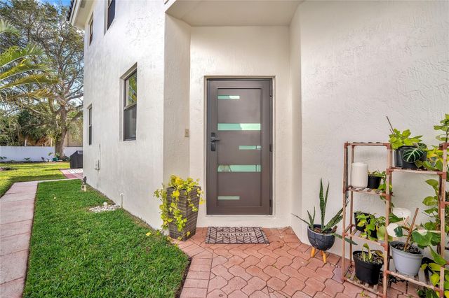 6992 SW 148th Lane, Davie, FL 33331