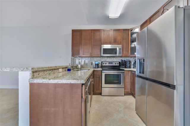 6992 SW 148th Lane, Davie, FL 33331