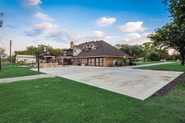 51 Stage Coach Road, Fort Worth, TX 76244