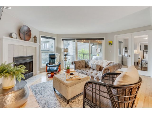 5624 S RIVERSIDE Ln 8, Portland, OR 97239